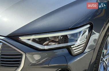 Внедорожник / Кроссовер Audi e-tron 2022 в 