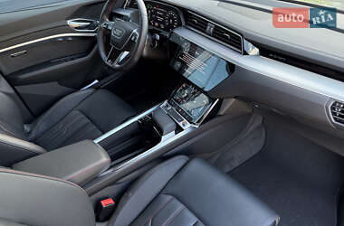 Внедорожник / Кроссовер Audi e-tron 2022 в 