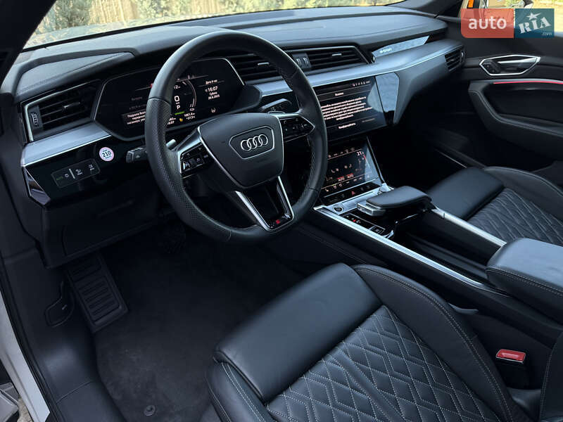 Внедорожник / Кроссовер Audi e-tron 2022 в Мукачево