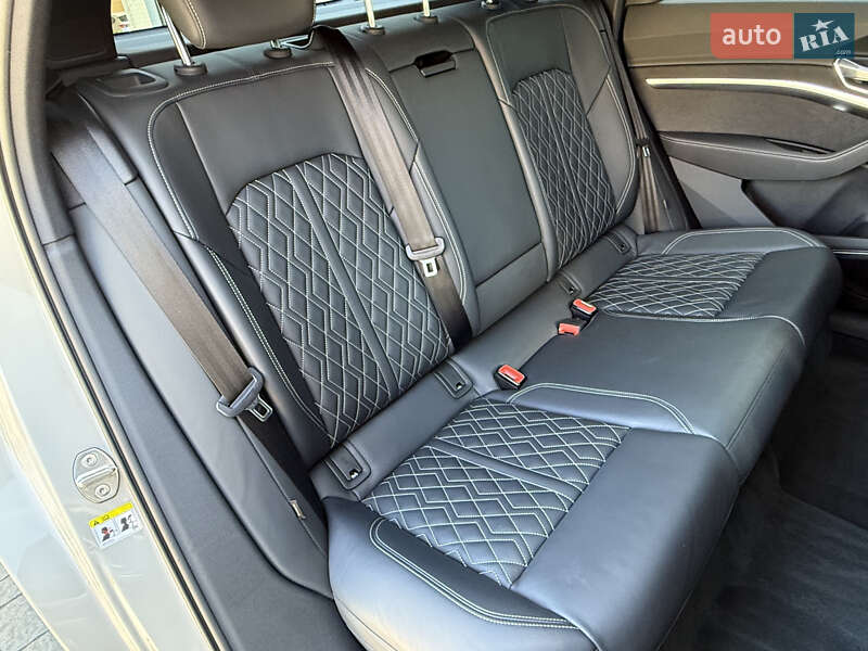 Внедорожник / Кроссовер Audi e-tron 2022 в Мукачево