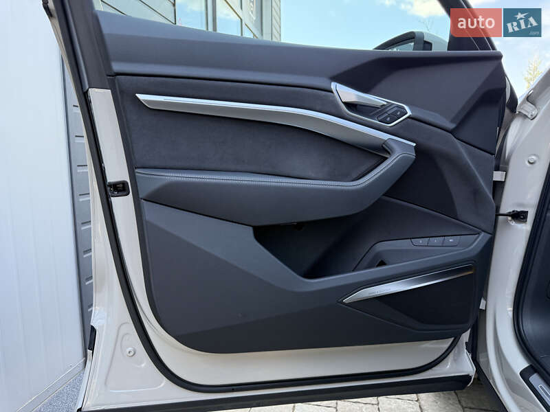 Внедорожник / Кроссовер Audi e-tron 2022 в Мукачево