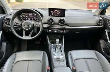 Позашляховик / Кросовер Audi e-tron 2021 в 