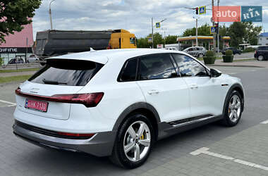 Позашляховик / Кросовер Audi e-tron 2023 в 