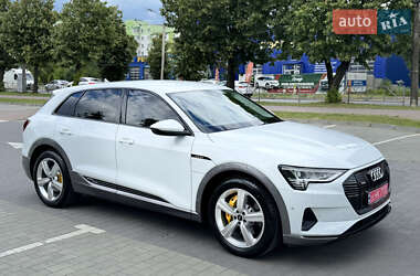 Позашляховик / Кросовер Audi e-tron 2023 в 
