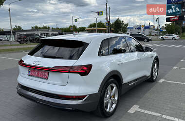 Позашляховик / Кросовер Audi e-tron 2023 в 