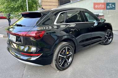 Внедорожник / Кроссовер Audi e-tron 2020 в 