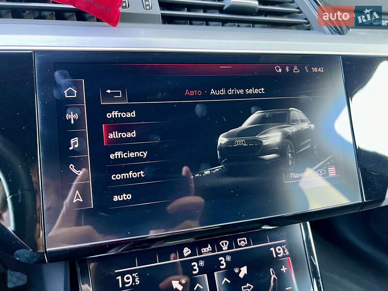 Внедорожник / Кроссовер Audi e-tron 2020 в Киеве
