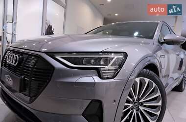 Внедорожник / Кроссовер Audi e-tron 2020 в 