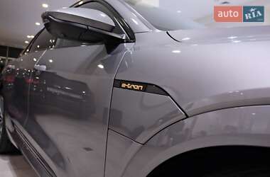 Внедорожник / Кроссовер Audi e-tron 2020 в 