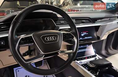 Внедорожник / Кроссовер Audi e-tron 2020 в 