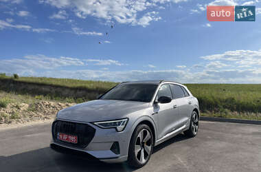 Позашляховик / Кросовер Audi e-tron 2022 в Рівному