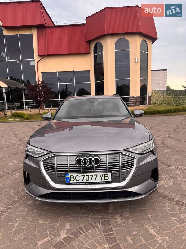 Внедорожник / Кроссовер Audi e-tron 2019 в 