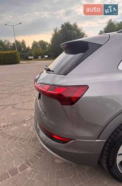 Внедорожник / Кроссовер Audi e-tron 2019 в 
