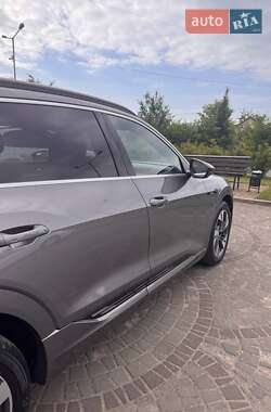 Внедорожник / Кроссовер Audi e-tron 2019 в 