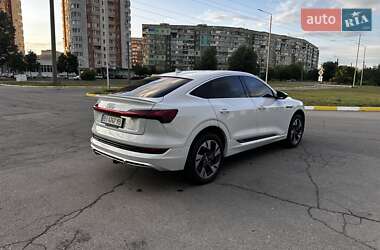 Внедорожник / Кроссовер Audi e-tron 2020 в 