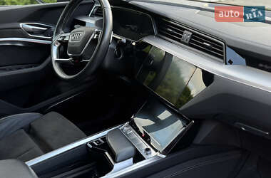 Внедорожник / Кроссовер Audi e-tron 2020 в 