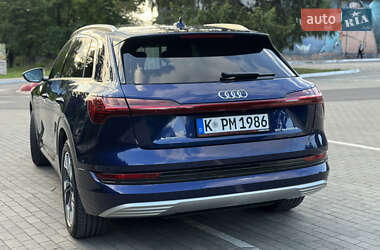 Внедорожник / Кроссовер Audi e-tron 2020 в 