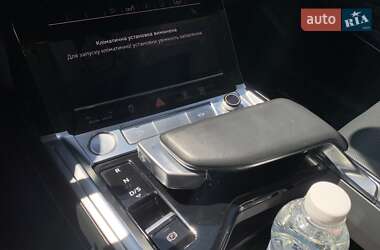 Внедорожник / Кроссовер Audi e-tron 2019 в 