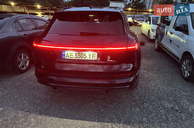 Позашляховик / Кросовер Audi e-tron 2021 в 
