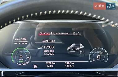 Позашляховик / Кросовер Audi e-tron 2019 в 