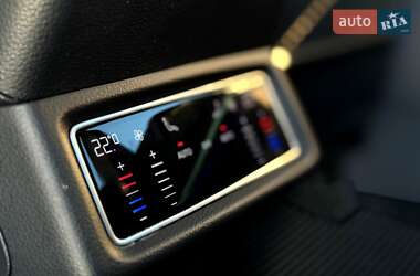 Позашляховик / Кросовер Audi e-tron 2019 в 