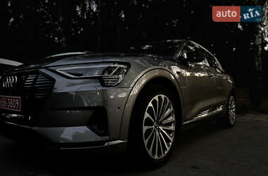 Внедорожник / Кроссовер Audi e-tron 2019 в 