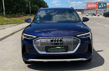 Внедорожник / Кроссовер Audi e-tron 2021 в 