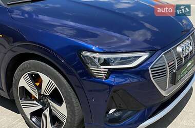 Внедорожник / Кроссовер Audi e-tron 2021 в 