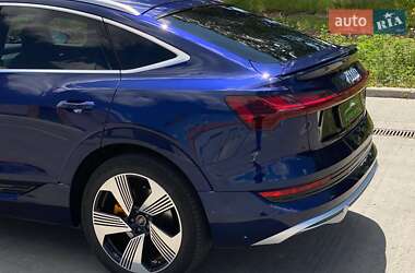Внедорожник / Кроссовер Audi e-tron 2021 в 