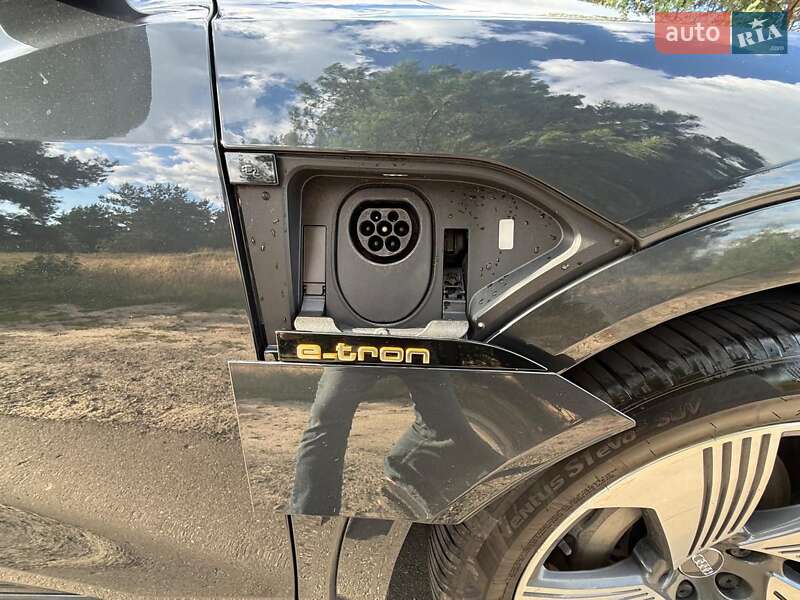 Внедорожник / Кроссовер Audi e-tron 2019 в Киеве