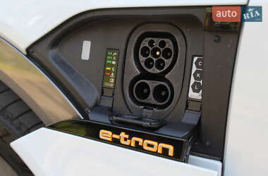 Внедорожник / Кроссовер Audi e-tron 2023 в 
