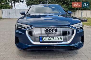 Позашляховик / Кросовер Audi e-tron 2021 в 