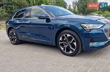 Позашляховик / Кросовер Audi e-tron 2021 в 