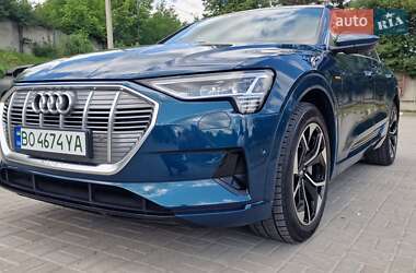 Позашляховик / Кросовер Audi e-tron 2021 в 