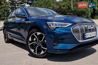 Позашляховик / Кросовер Audi e-tron 2021 в 