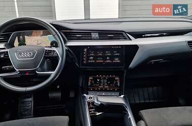 Позашляховик / Кросовер Audi e-tron 2021 в 