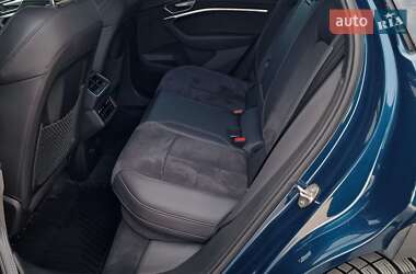 Позашляховик / Кросовер Audi e-tron 2021 в 