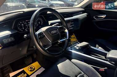Внедорожник / Кроссовер Audi e-tron 2019 в 