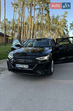 Внедорожник / Кроссовер Audi e-tron 2021 в 