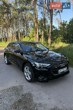 Внедорожник / Кроссовер Audi e-tron 2021 в 