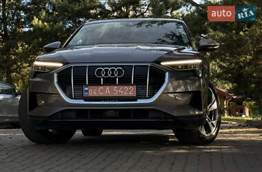 Внедорожник / Кроссовер Audi e-tron 2019 в 