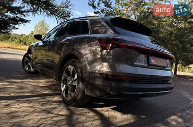 Внедорожник / Кроссовер Audi e-tron 2019 в 