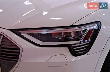Внедорожник / Кроссовер Audi e-tron 2019 в 