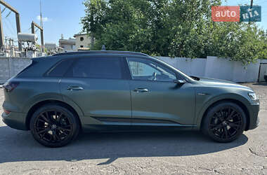 Позашляховик / Кросовер Audi e-tron 2019 в 