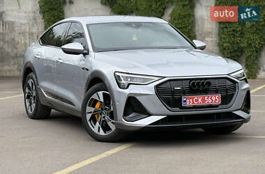 Внедорожник / Кроссовер Audi e-tron 2021 в 