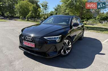 Позашляховик / Кросовер Audi e-tron 2021 в 
