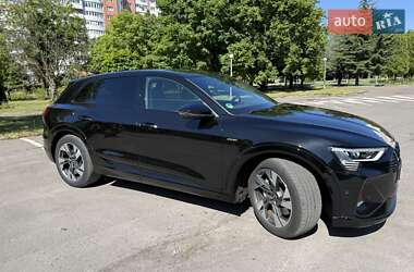 Позашляховик / Кросовер Audi e-tron 2021 в 
