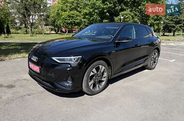 Позашляховик / Кросовер Audi e-tron 2021 в 