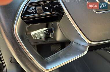 Позашляховик / Кросовер Audi e-tron 2021 в 