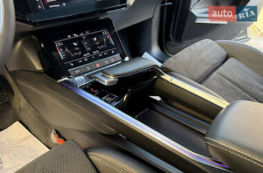 Позашляховик / Кросовер Audi e-tron 2020 в 